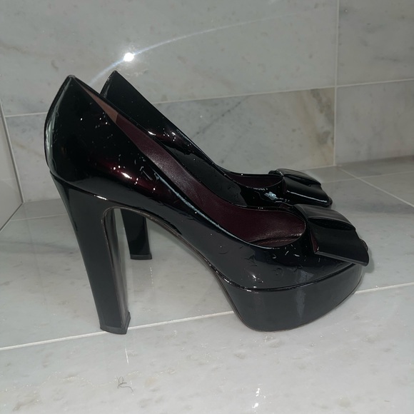 Louis Vuitton Patent Bow Detail Platform Pumps - Picture 2 of 4
